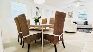 House, 4 Bedrooms, Patio | Interior