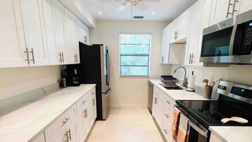 House, 4 Bedrooms, Patio | Interior