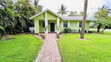 House, 4 Bedrooms, Patio | Garden