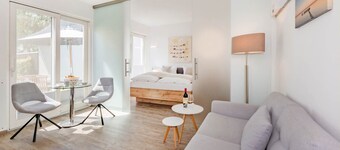 Cozy vacation apartment with terrace & lagoon view - quiet location by the lake