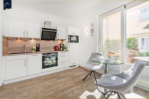 冰箱、微波炉、烤箱、炉灶