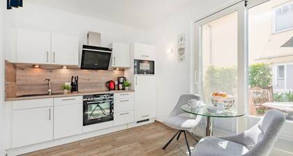 Cozy vacation apartment with terrace & lagoon view - quiet location by the lake