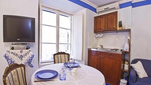 Apartment | Dining - 1 Bed - Sleeps 2 - Centre of Old Town w Wifi (Dubrovnik)