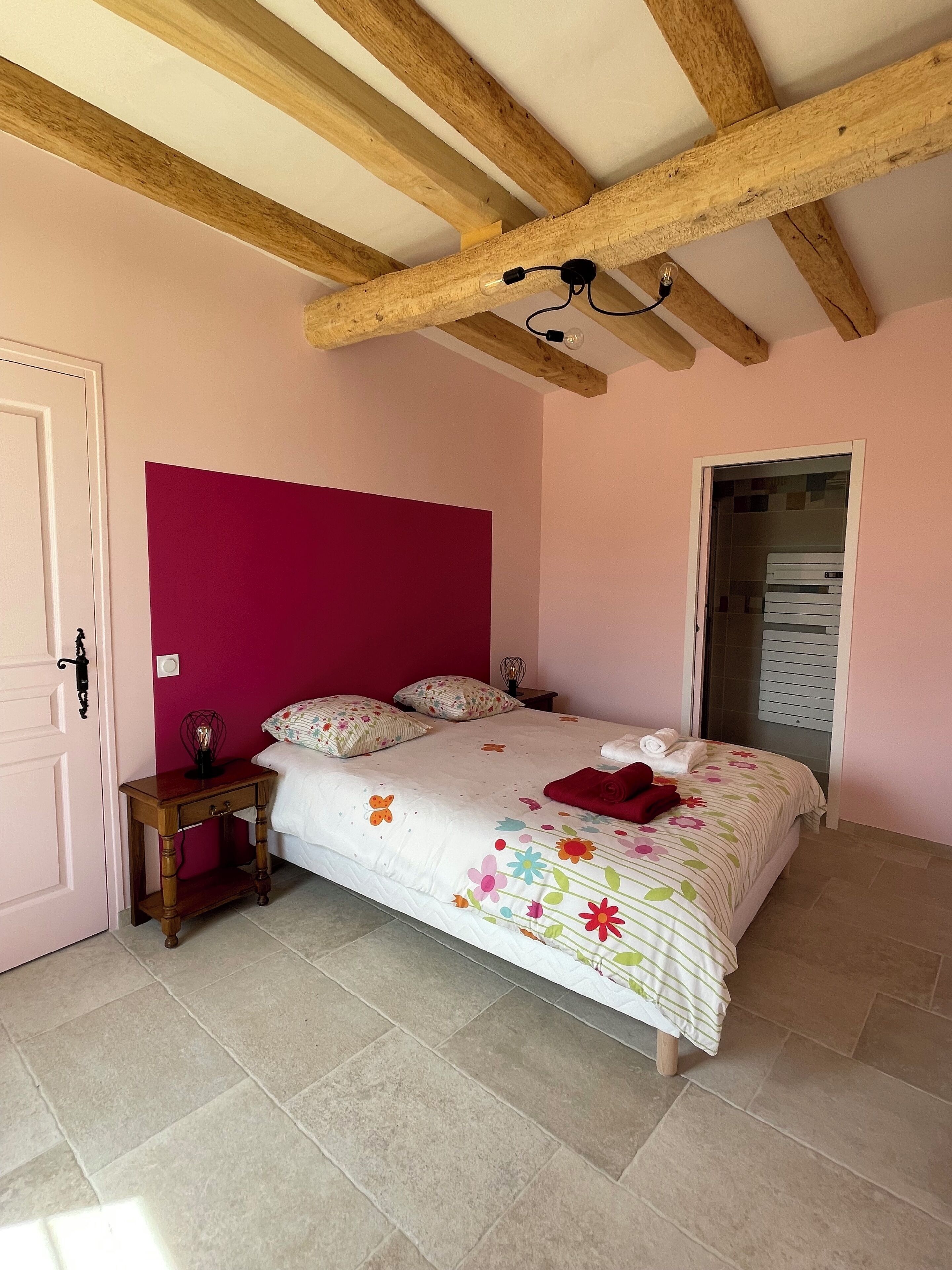 3 bedrooms, desk, iron/ironing board, travel crib