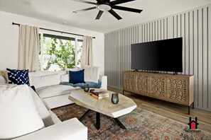 Smart TV, fireplace, offices, printers - Chic Garden Escape | Private Patio, Pool & Hot Tub (Scottsdale)