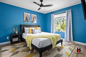 3 bedrooms, desk, iron/ironing board, travel cot - Chic Garden Escape | Private Patio, Pool & Hot Tub (Scottsdale)