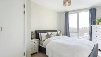 3 bedrooms, desk, iron/ironing board, travel cot