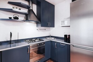 Fridge, oven, stovetop, dishwasher