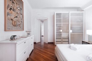 1 bedroom, desk, iron/ironing board, WiFi