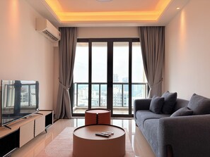 Deluxe Apartment | Private kitchen | Fridge, oven, cookware/dishes/utensils - R&F Seine Region (Johor Bahru)