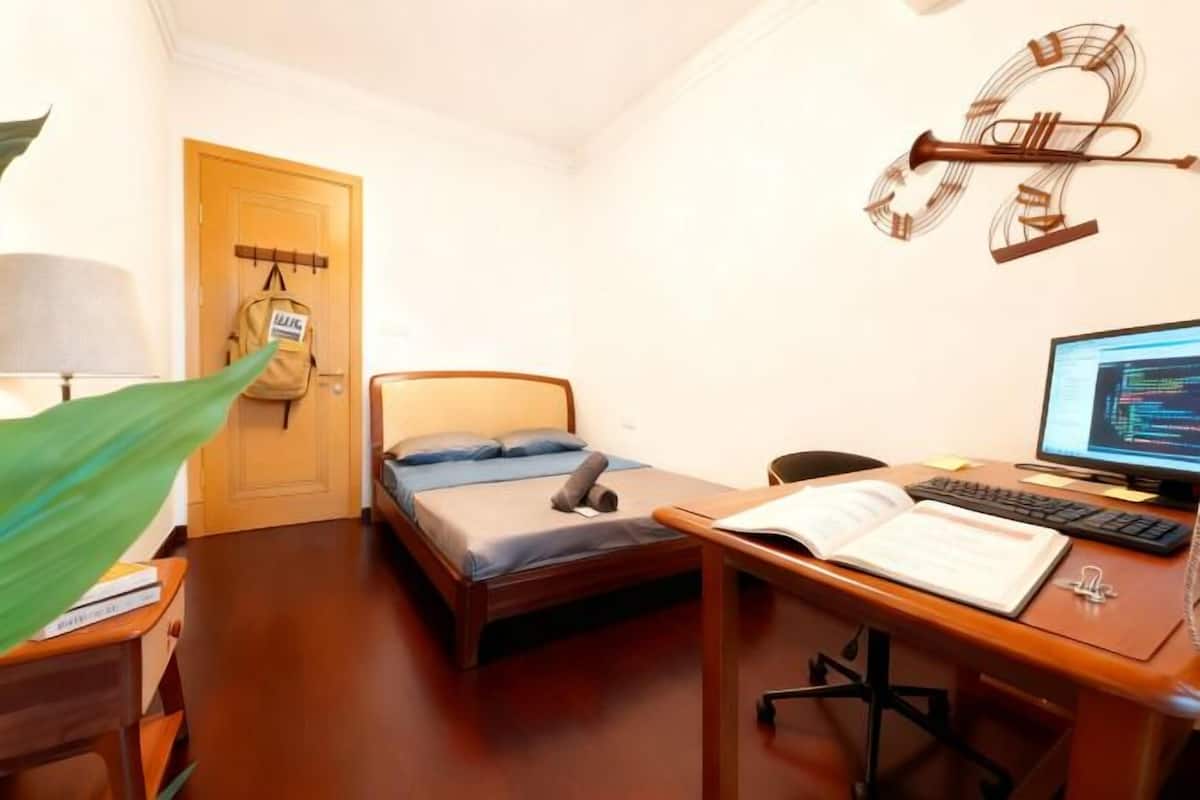 Free WiFi, bed sheets