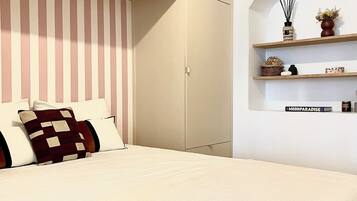 2 habitaciones, tabla de planchar con plancha y cuna de viaje