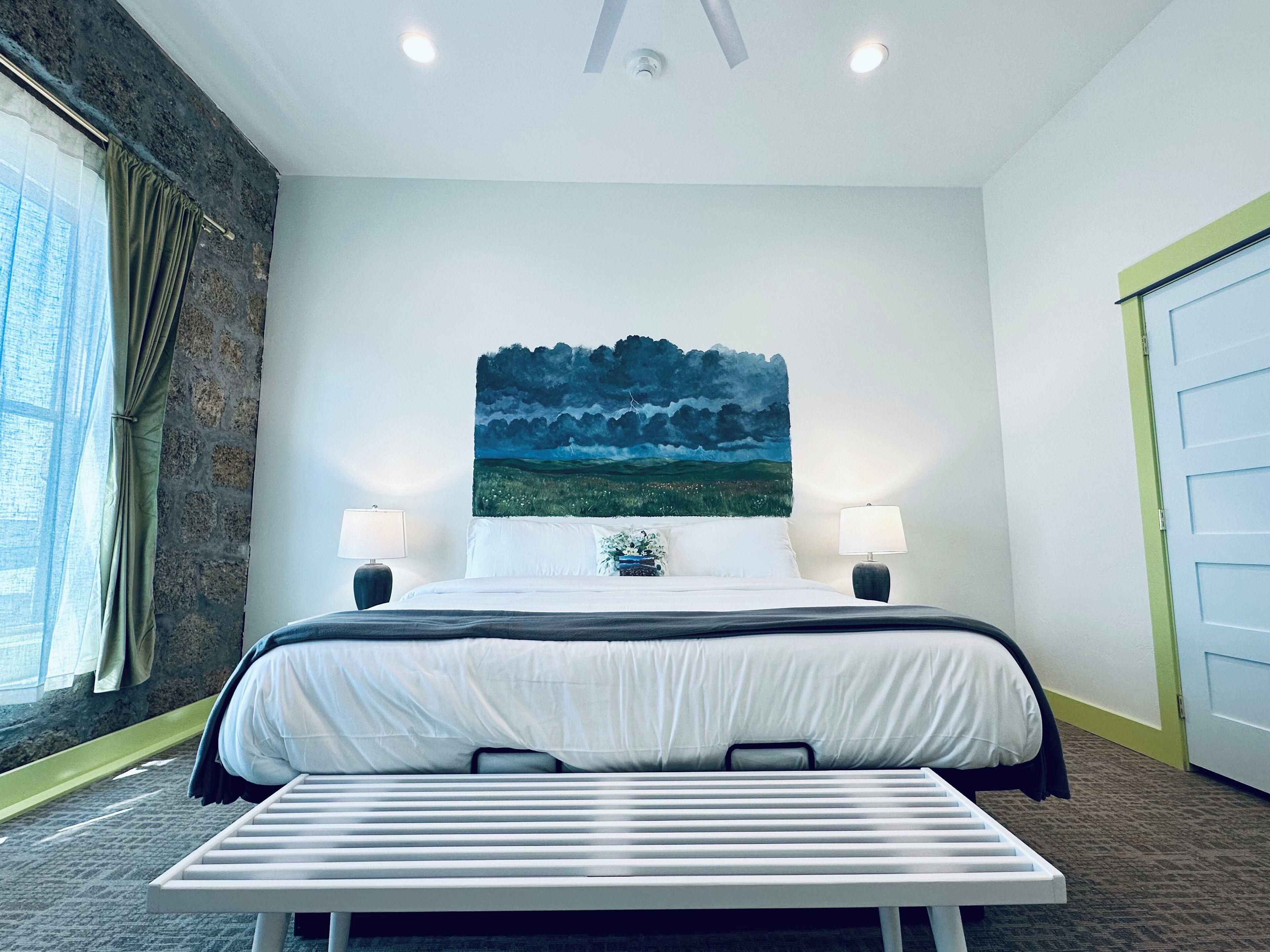 2 bedrooms, iron/ironing board, free WiFi, bed sheets