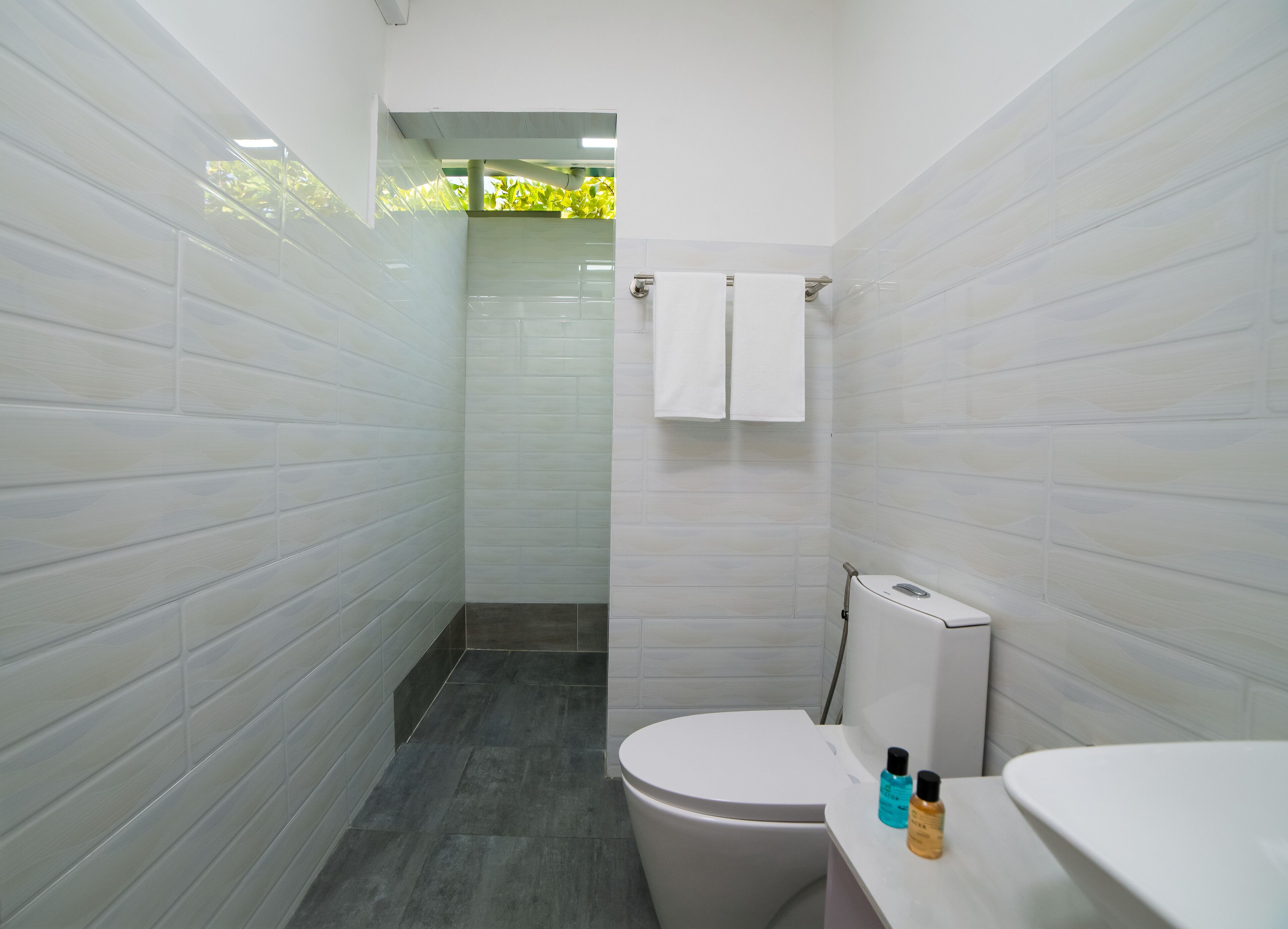 Deluxe Double Room, Patio, Garden View | Bilik Mandi | Pancuran mandi, pengering rambut, tuala disediakan, sabun 