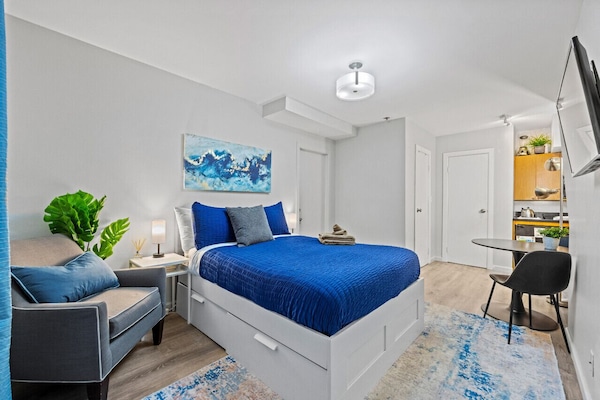 Desk, iron/ironing board, travel crib, WiFi