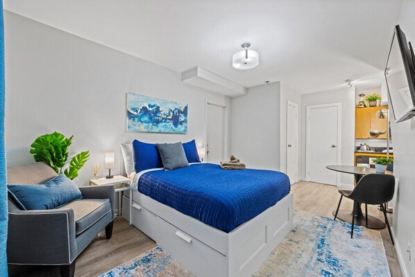 Desk, iron/ironing board, travel cot, WiFi
