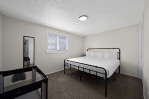 5 bedrooms, desk, travel cot, WiFi