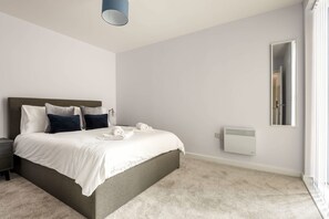 2 Schlafzimmer, Schreibtisch, Bügeleisen/Bügelbrett, WLAN