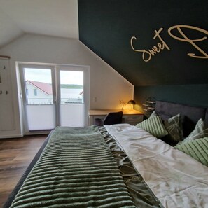 2 chambres, bureau, fer et planche à repasser, lit parapluie