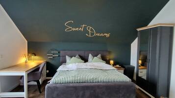 2 bedrooms, desk, iron/ironing board, travel crib