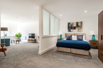 Modern and Spacious Central Rotherham Studio