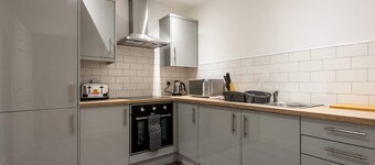 Modern and Spacious Central Rotherham Studio