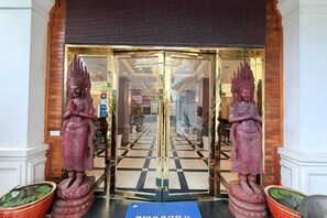 Unclassified image, 3 of 9, button - Phat Power Hotel (Sihanoukville)