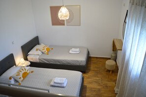 3 soveværelser, skrivebord, strygejern/strygebræt, weekendseng