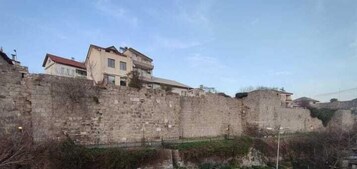 Economy Duplex, City View | Minibar, bed sheets