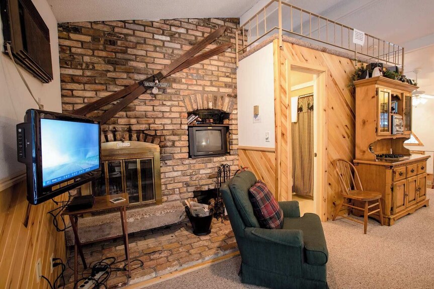 Condo-style Vacation Home Walking Distance To Ski Hill - Ironwood, MI