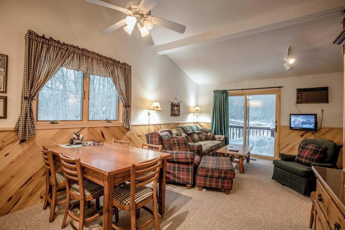 Télévision, cheminée