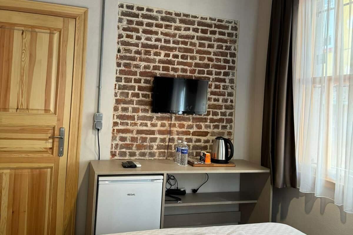 Premium bedding, down duvets, desk, laptop workspace