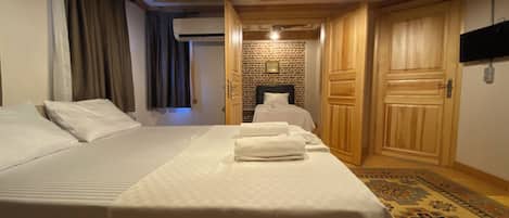 Family Suite | Premium bedding, down comforters, desk, laptop workspace