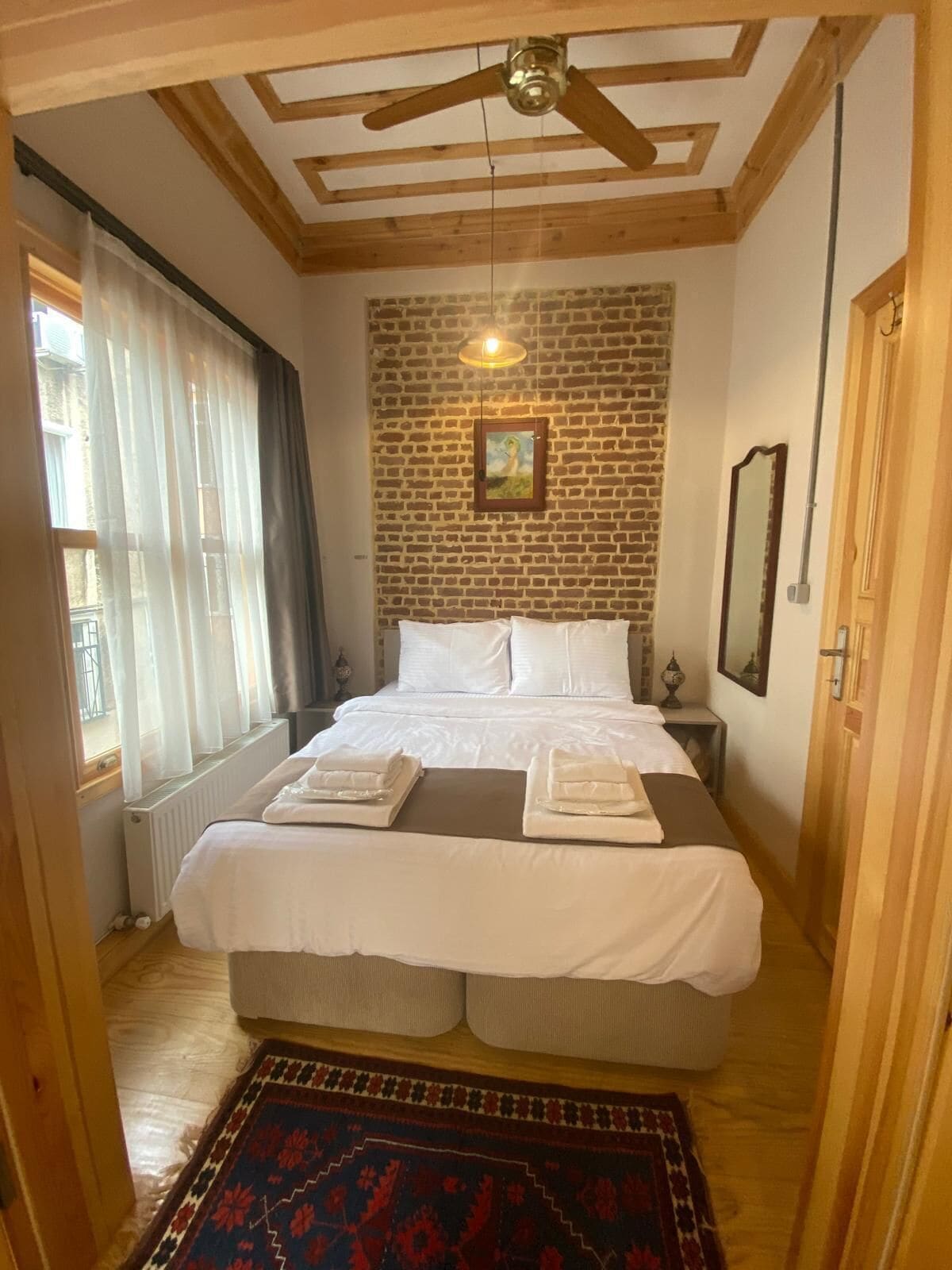 Grand Suite | Premium bedding, desk, laptop workspace, soundproofing