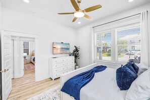 8 habitaciones, tabla de planchar con plancha y cuna de viaje