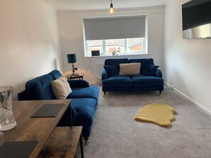 Apartamento | Área de estar | TV