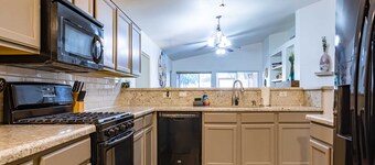 Sun-Kissed Gem, Pool Heater, Golf Green, AZ Room