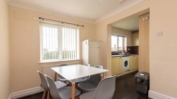 Apartment, 3 Bedrooms | Private kitchen | Fridge, microwave, oven, stovetop