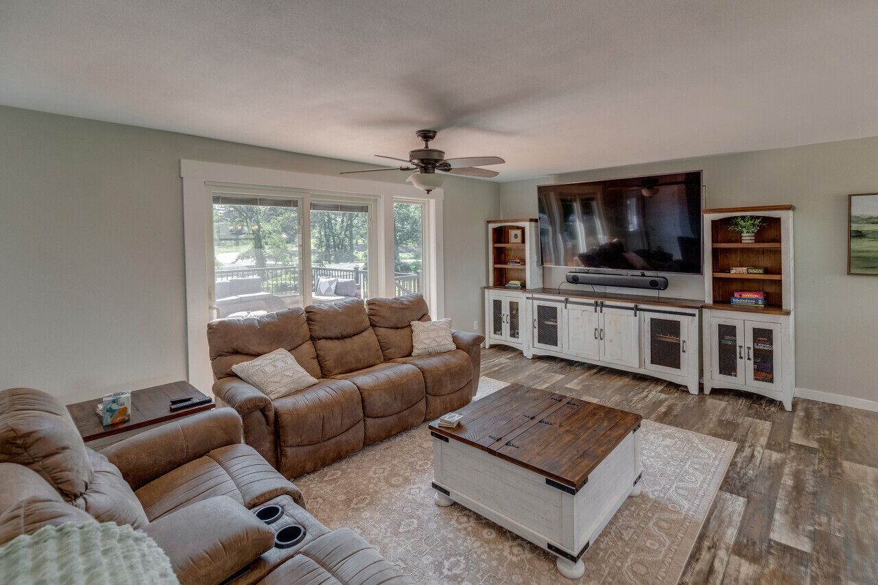 تلفزيون، ألعاب فيديو، كرة قدم الطاولة، تنس طاولة