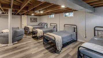 4 bedrooms, iron/ironing board, free WiFi, bed sheets