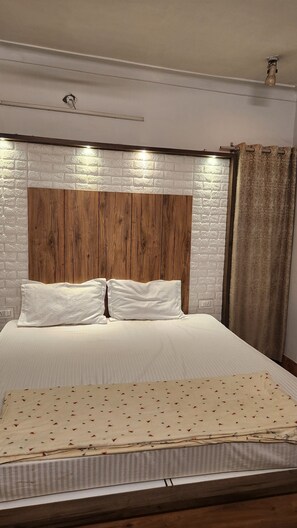 1 bedroom, desk, iron/ironing board, WiFi - Charming bungalow in Gwalior with WiFi and AC .  (Gwalior,)