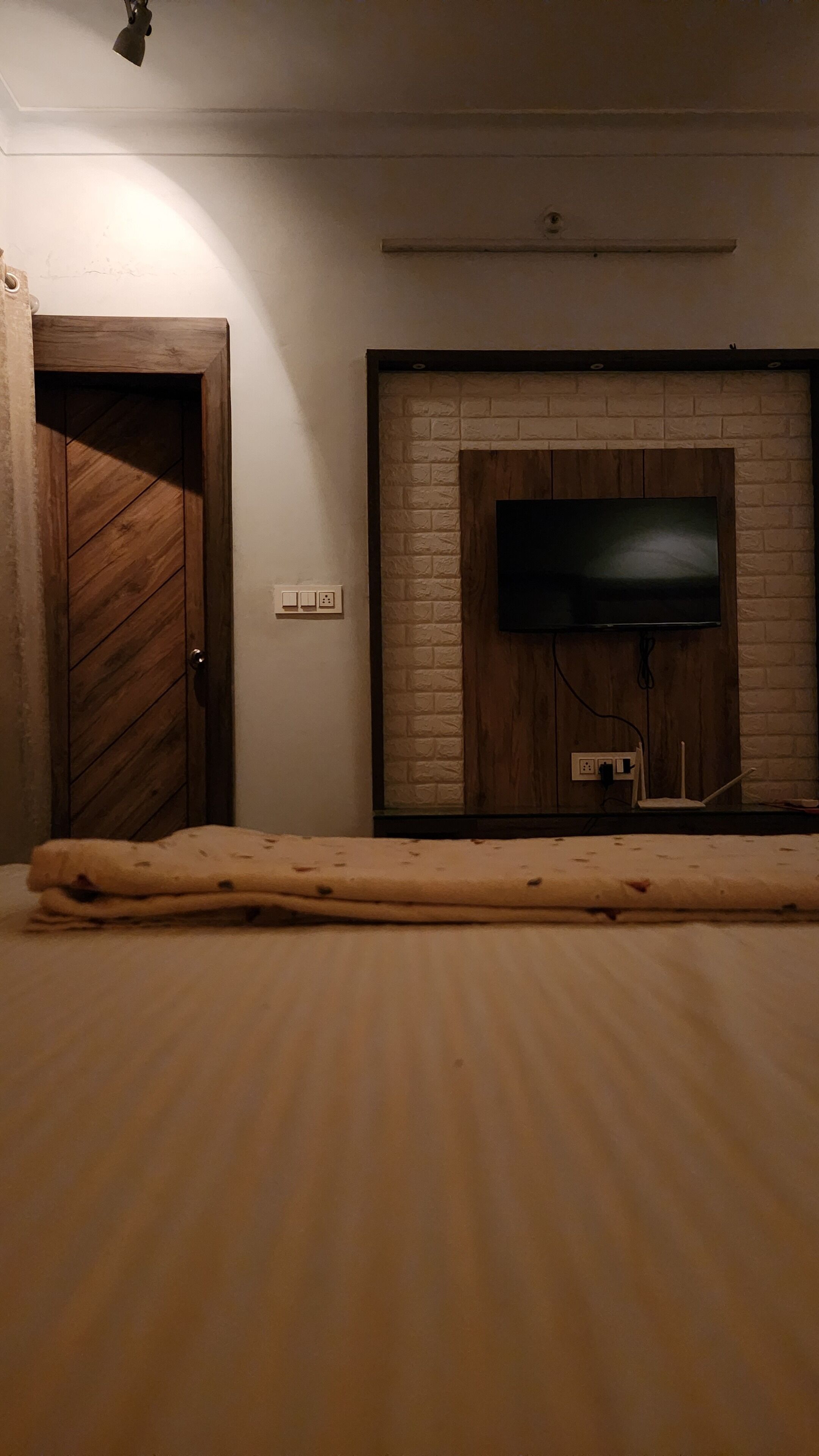 1 habitación, escritorio, tabla de planchar con plancha y wifi 