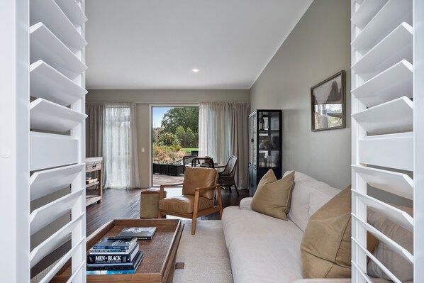 Suite Luxe, 1 chambre, vue jardin | Coin séjour