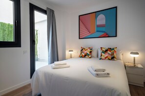 Deluxe Apartment, Balcony | Iron/ironing board, travel cot, free WiFi, bed sheets - Habitat Apartments Teatre (L'Hospitalet de Llobregat)