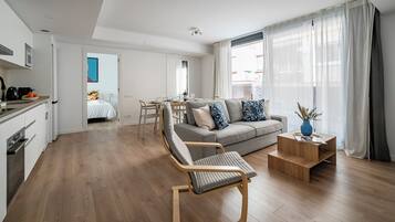 43-cm Smart TV with cable channels