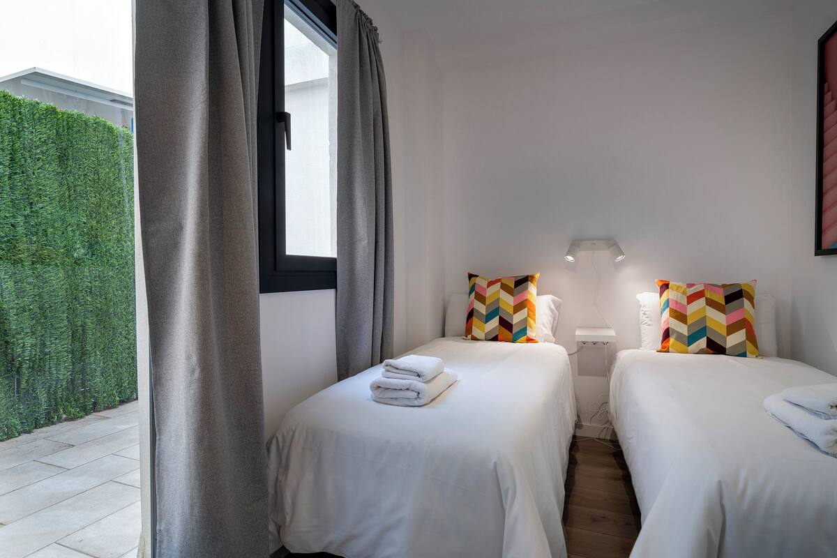 Superior-Apartment, Balkon | 3 Schlafzimmer, Bügeleisen/Bügelbrett, Reisekinderbett, kostenloses WLAN