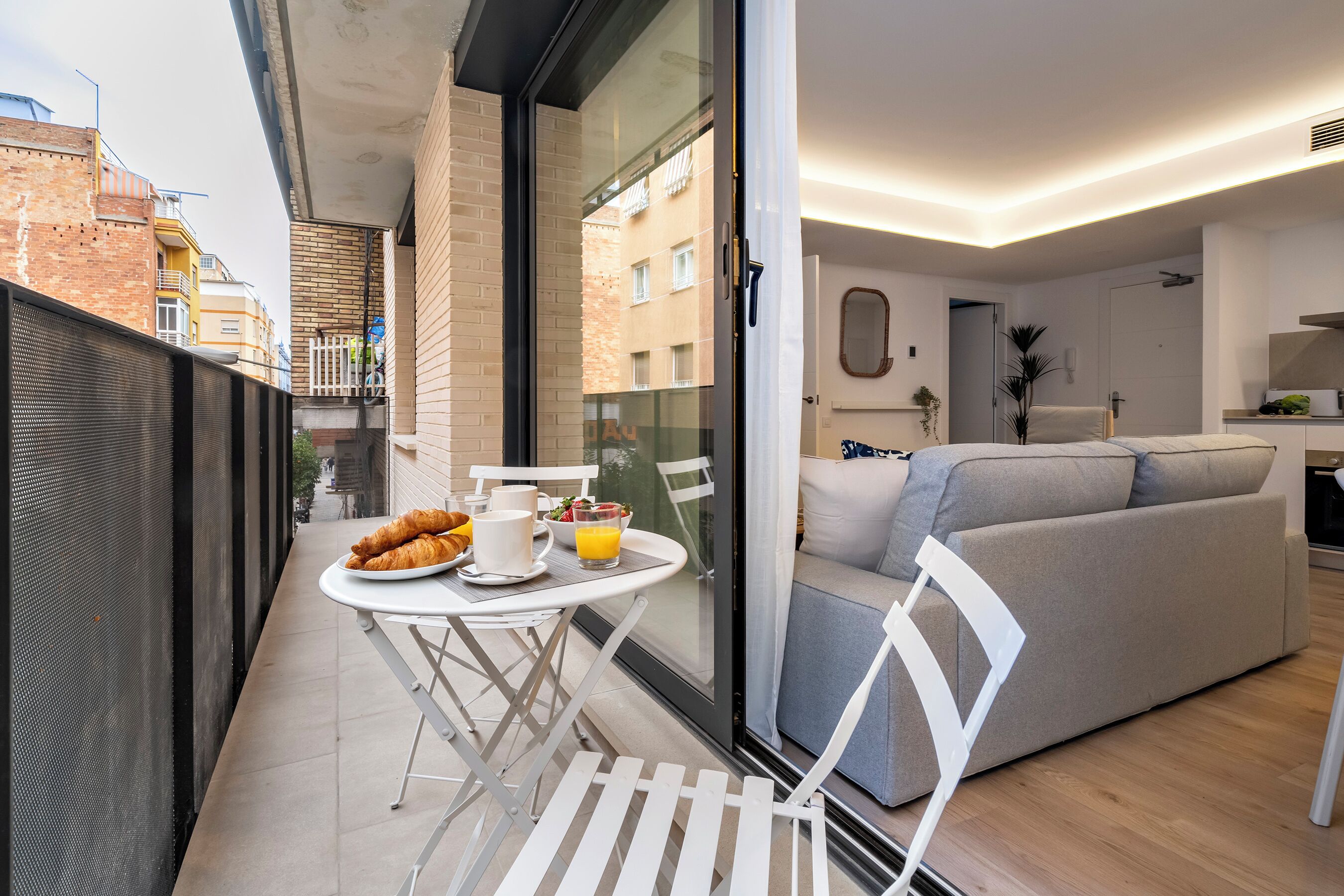 43-公分智慧型電視，提供有線頻道