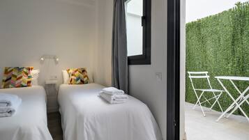 Superior Apartment, Balcony | 3 bedrooms, iron/ironing board, travel cot, free WiFi