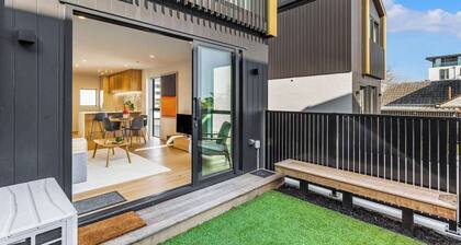 Modern Mission Bay Townhouse & Parking ZodiakStays