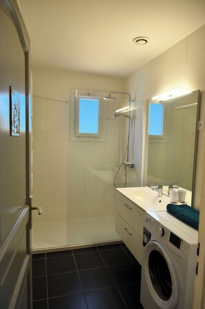 Shower, towels, soap, shampoo